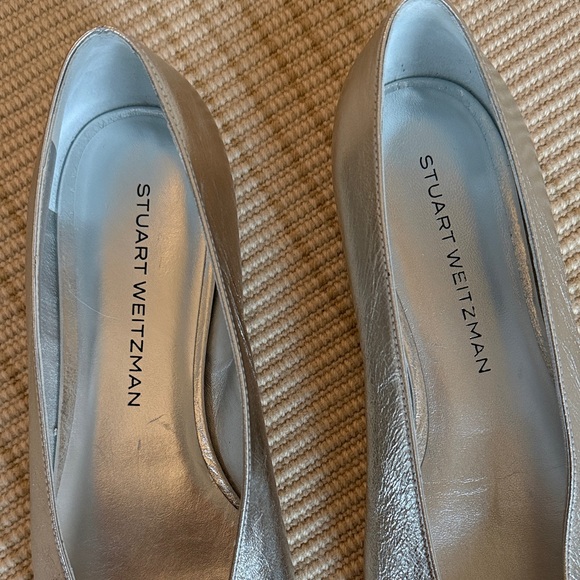 NEVER WORN Stuart Weitzman Metallic Silver Heels - Picture 2 of 7